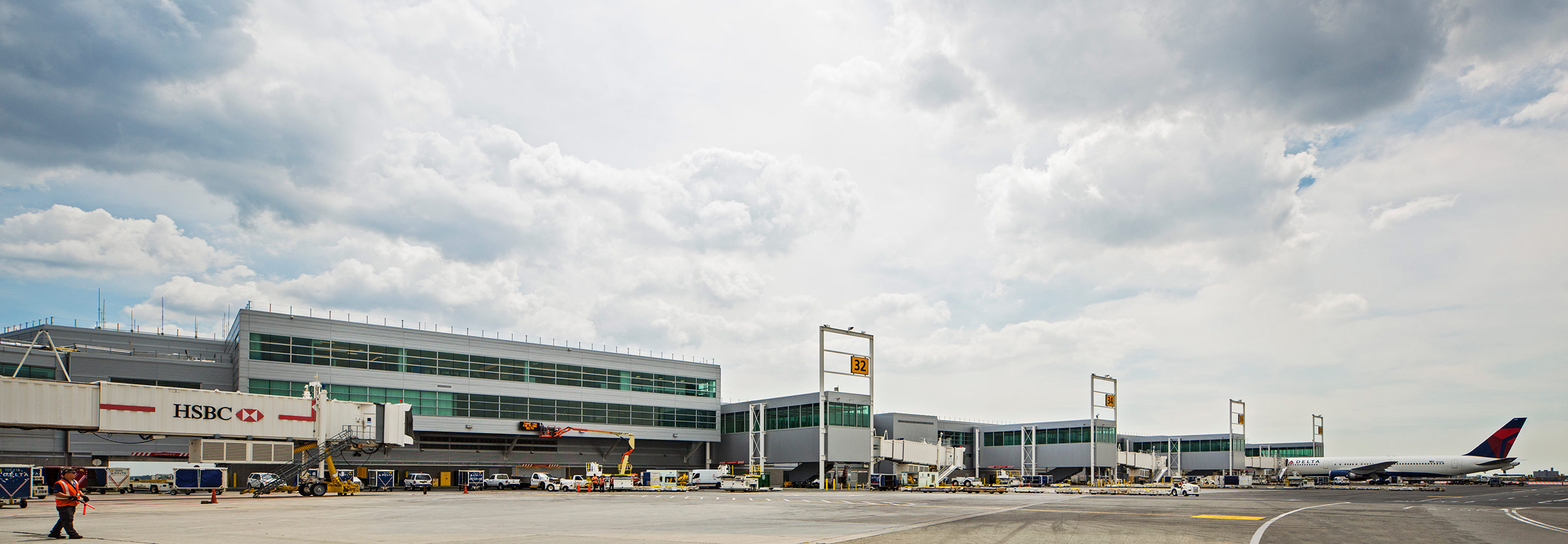 Аэропорт хитроу. Аэропорт сингапур новый терминал. Benoy architects. Аэропорт сингапур терминалы. 4 terminal.